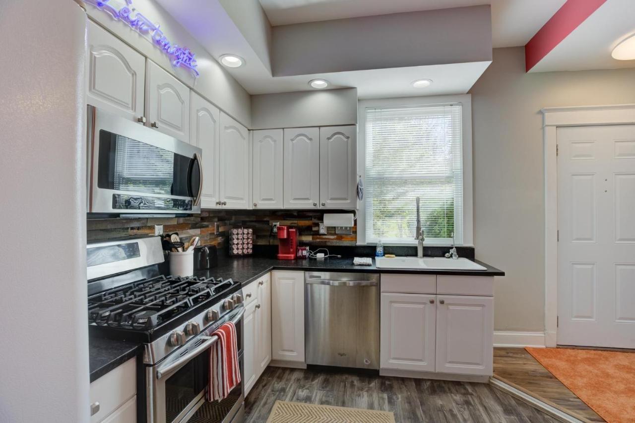 Hip And Spacious Midtown Cottage Near Beale Street Memphis Exterior foto
